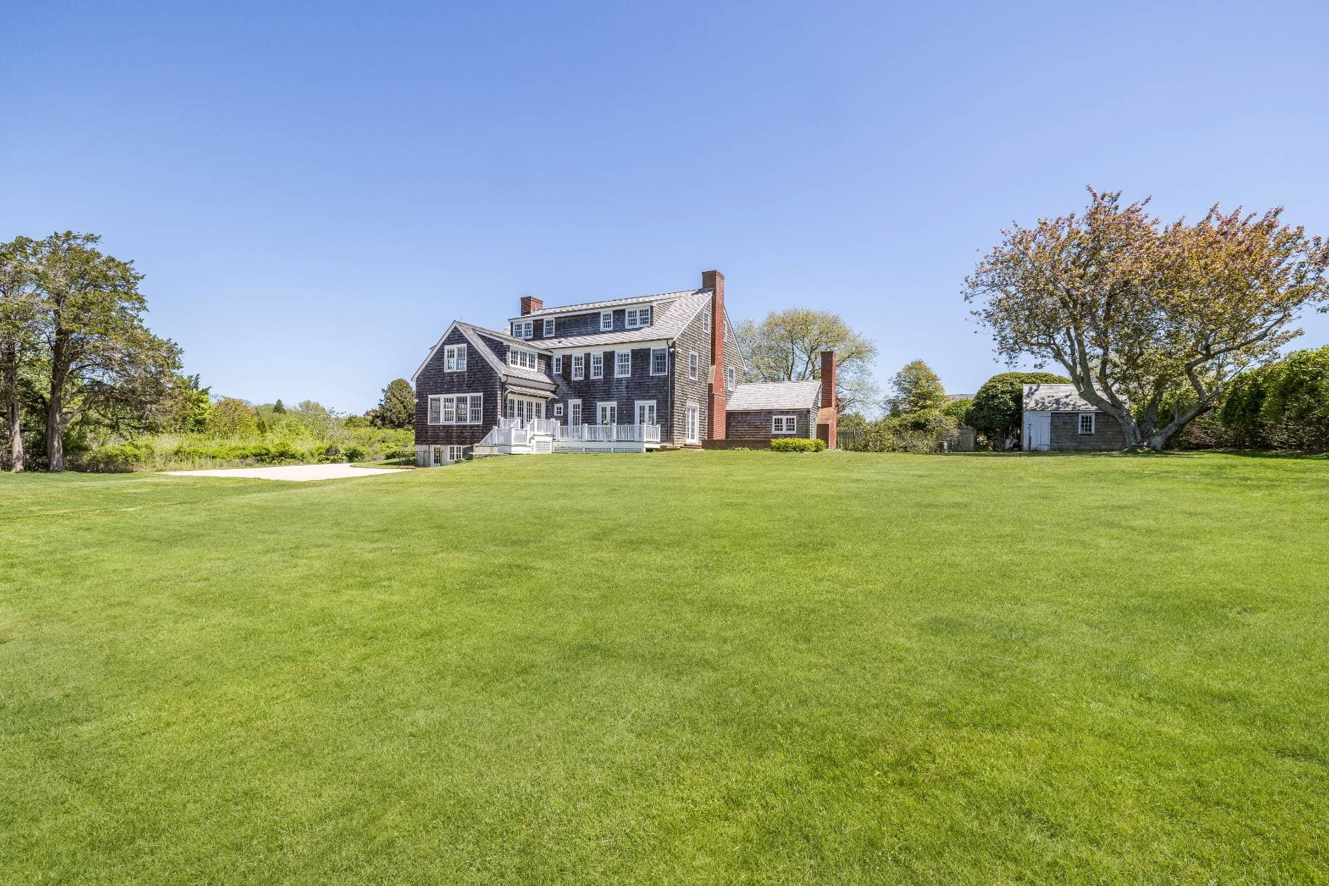 15 Jones Road, East Hampton, NY 11937